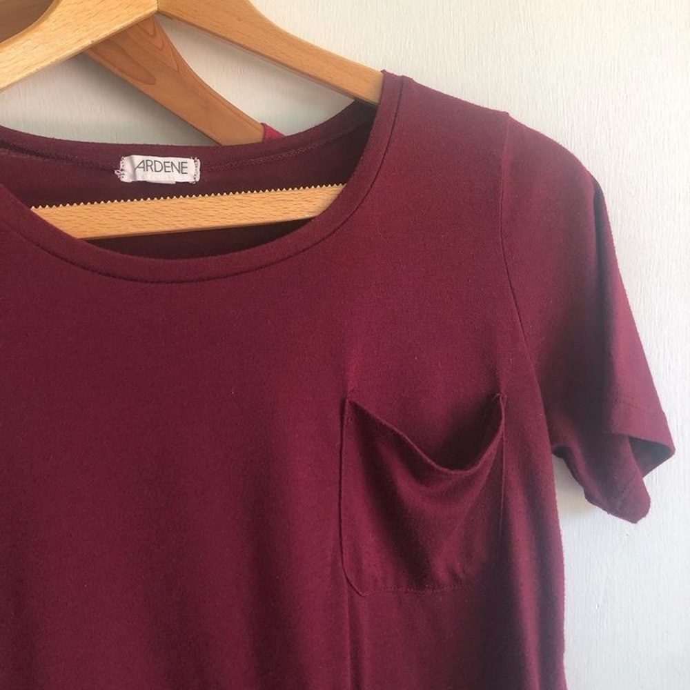 ardene | size small | red tshirt w open side hem, high low shorter in the front